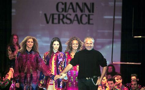 Venticinque anni senza Gianni Versace, l’imperatore della moda.